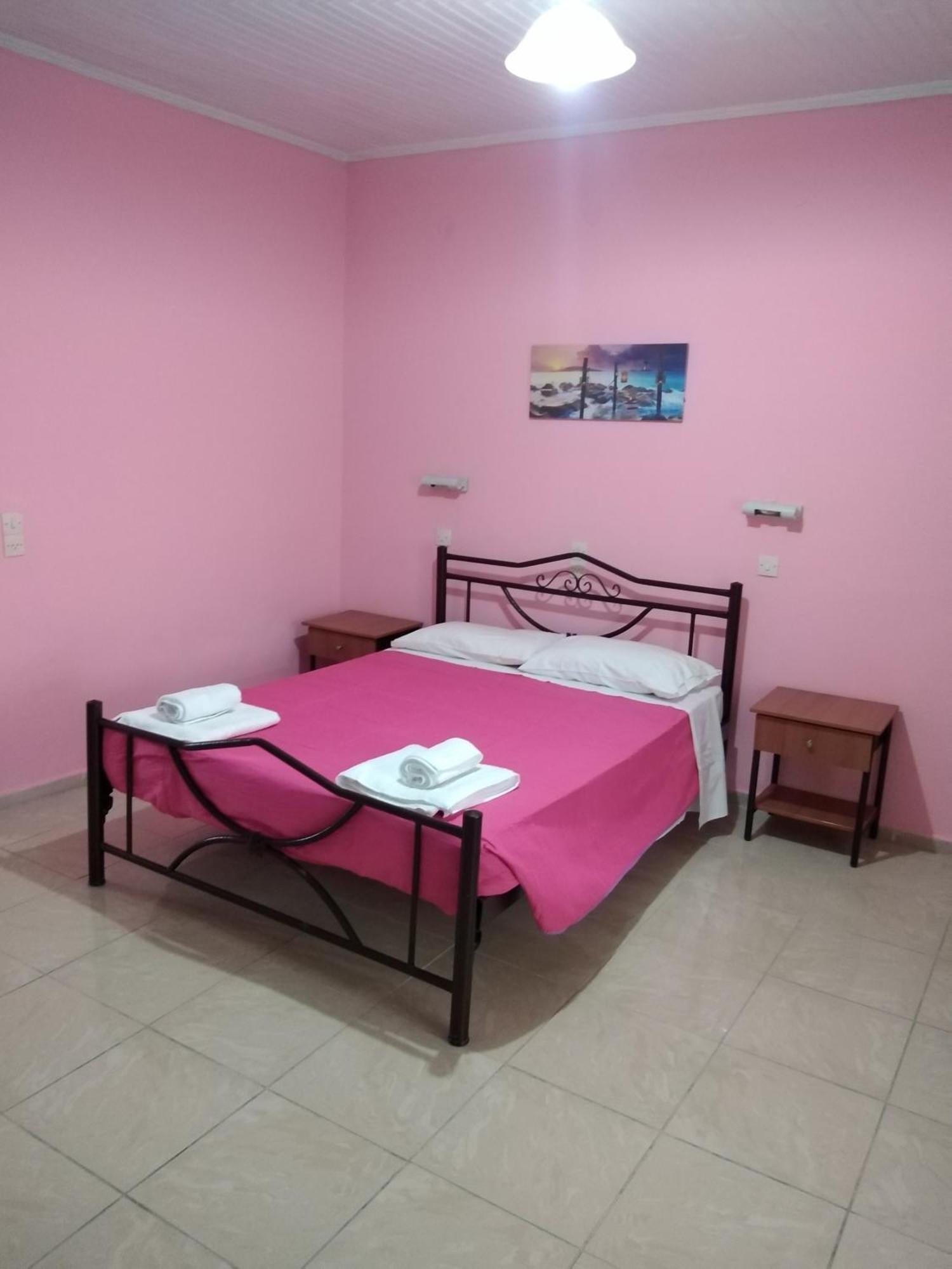 Elena Pool Aparthotel Agios Georgios  Rum bild